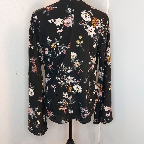 Monroe & Main floral long sleeve blouse size small - Picture 2 of 3